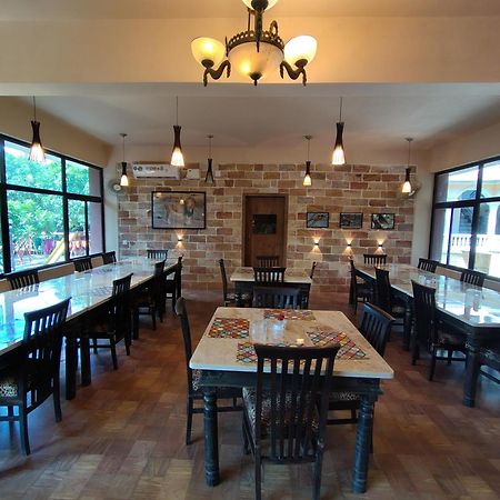 Gir Lions Paw Resort With Swimming Pool Сасан Гир Екстериор снимка
