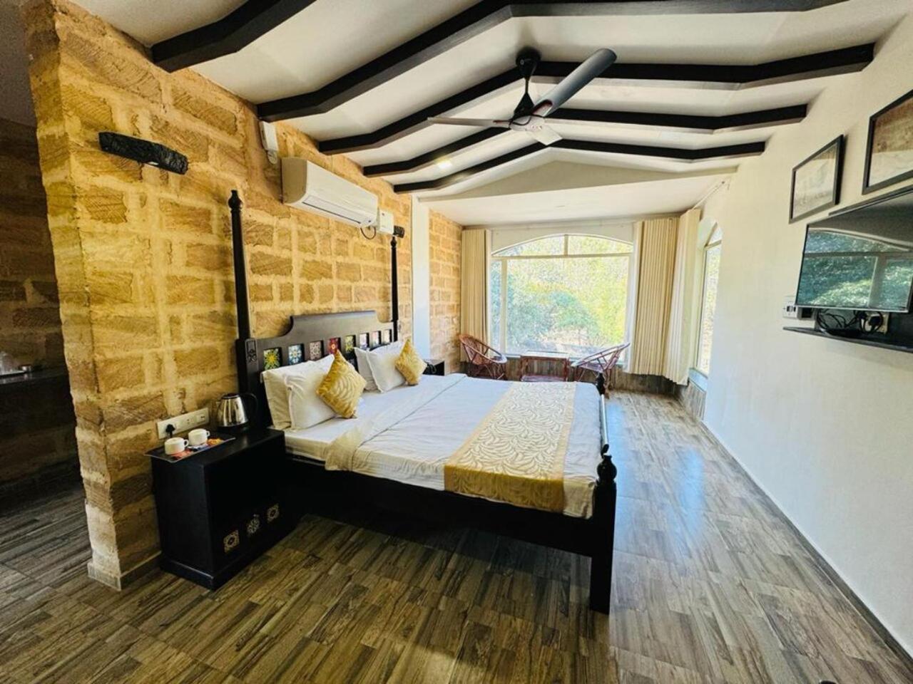 Gir Lions Paw Resort With Swimming Pool Сасан Гир Екстериор снимка