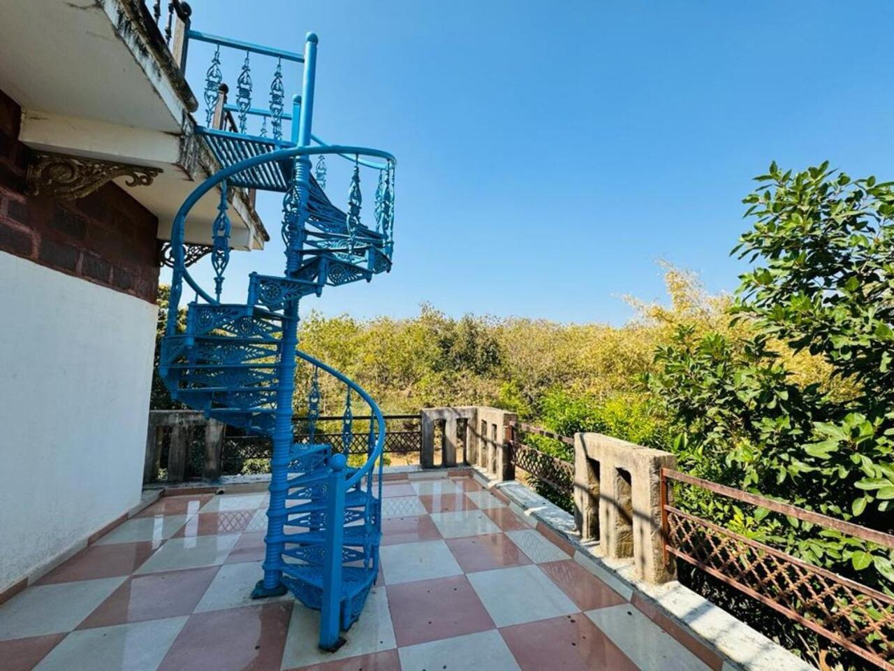 Gir Lions Paw Resort With Swimming Pool Сасан Гир Екстериор снимка