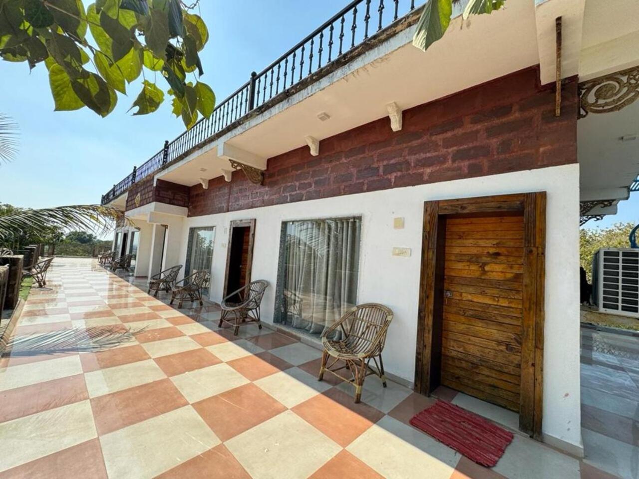 Gir Lions Paw Resort With Swimming Pool Сасан Гир Екстериор снимка