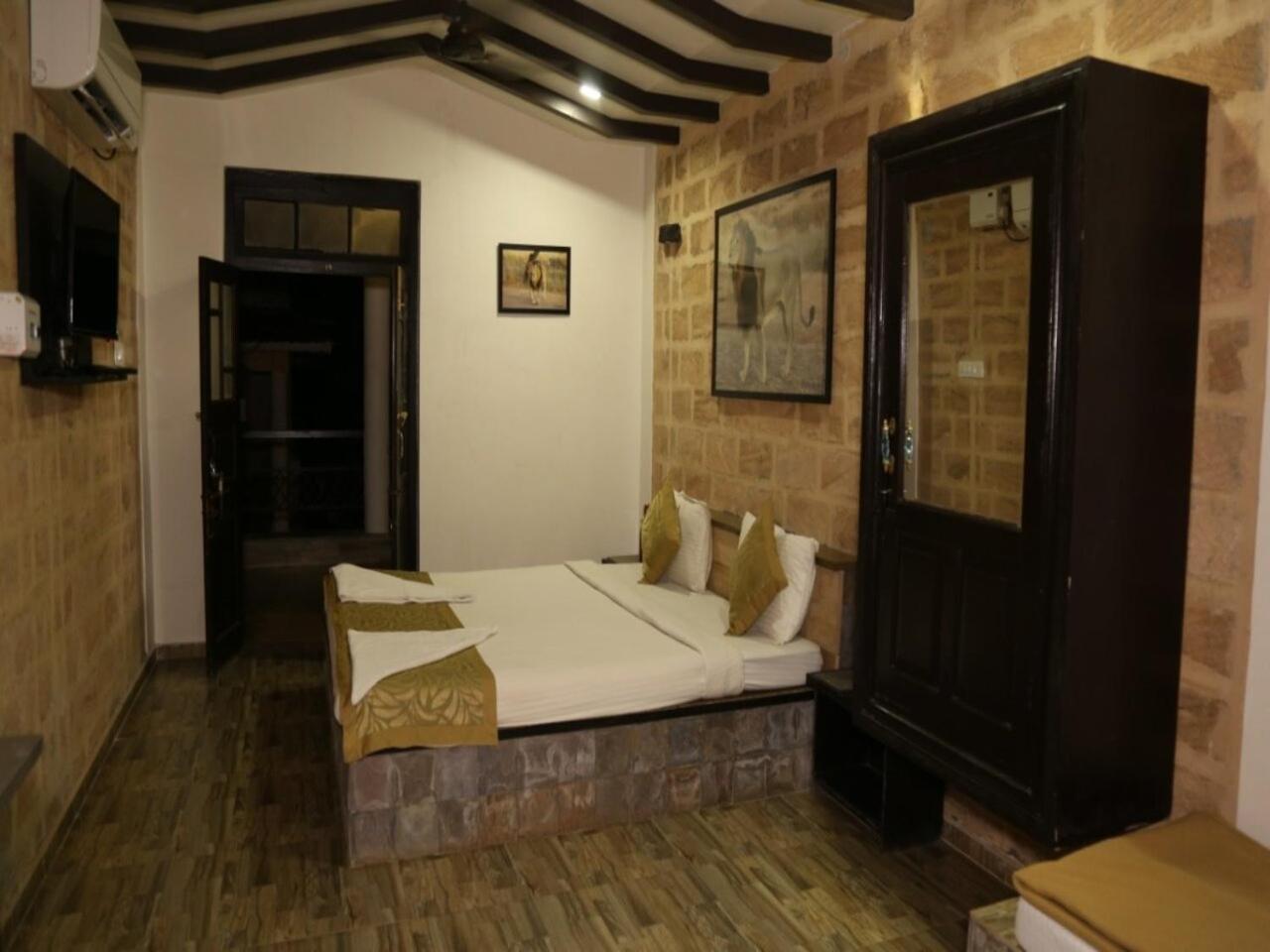 Gir Lions Paw Resort With Swimming Pool Сасан Гир Екстериор снимка