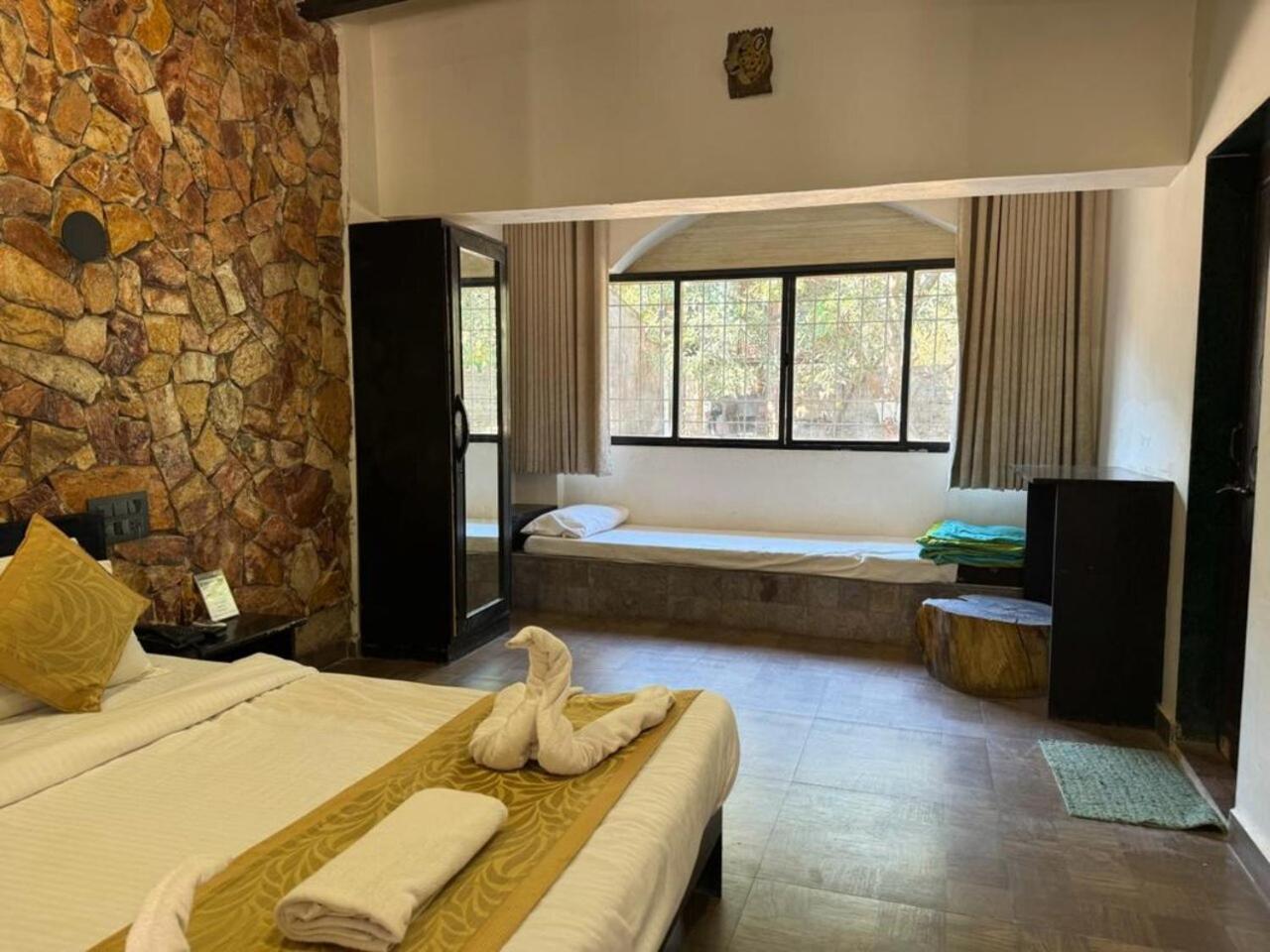 Gir Lions Paw Resort With Swimming Pool Сасан Гир Екстериор снимка