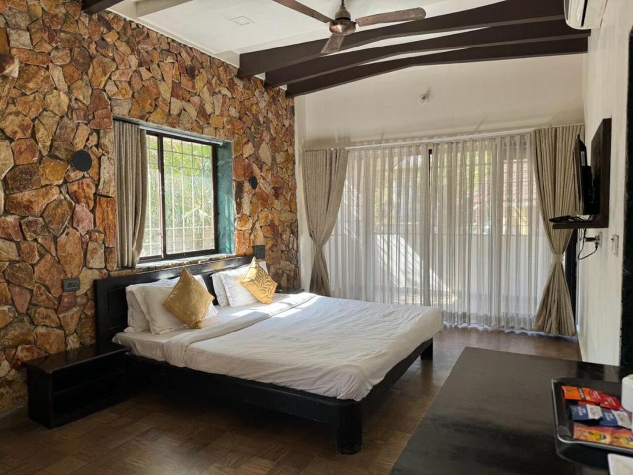 Gir Lions Paw Resort With Swimming Pool Сасан Гир Екстериор снимка