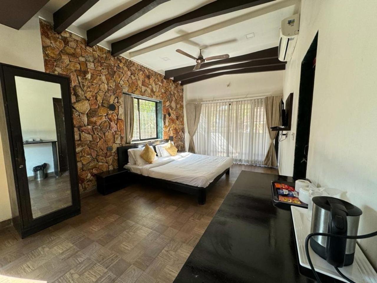 Gir Lions Paw Resort With Swimming Pool Сасан Гир Екстериор снимка