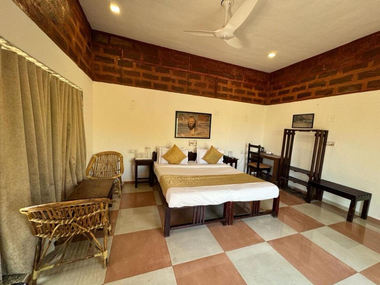 Gir Lions Paw Resort With Swimming Pool Сасан Гир Екстериор снимка