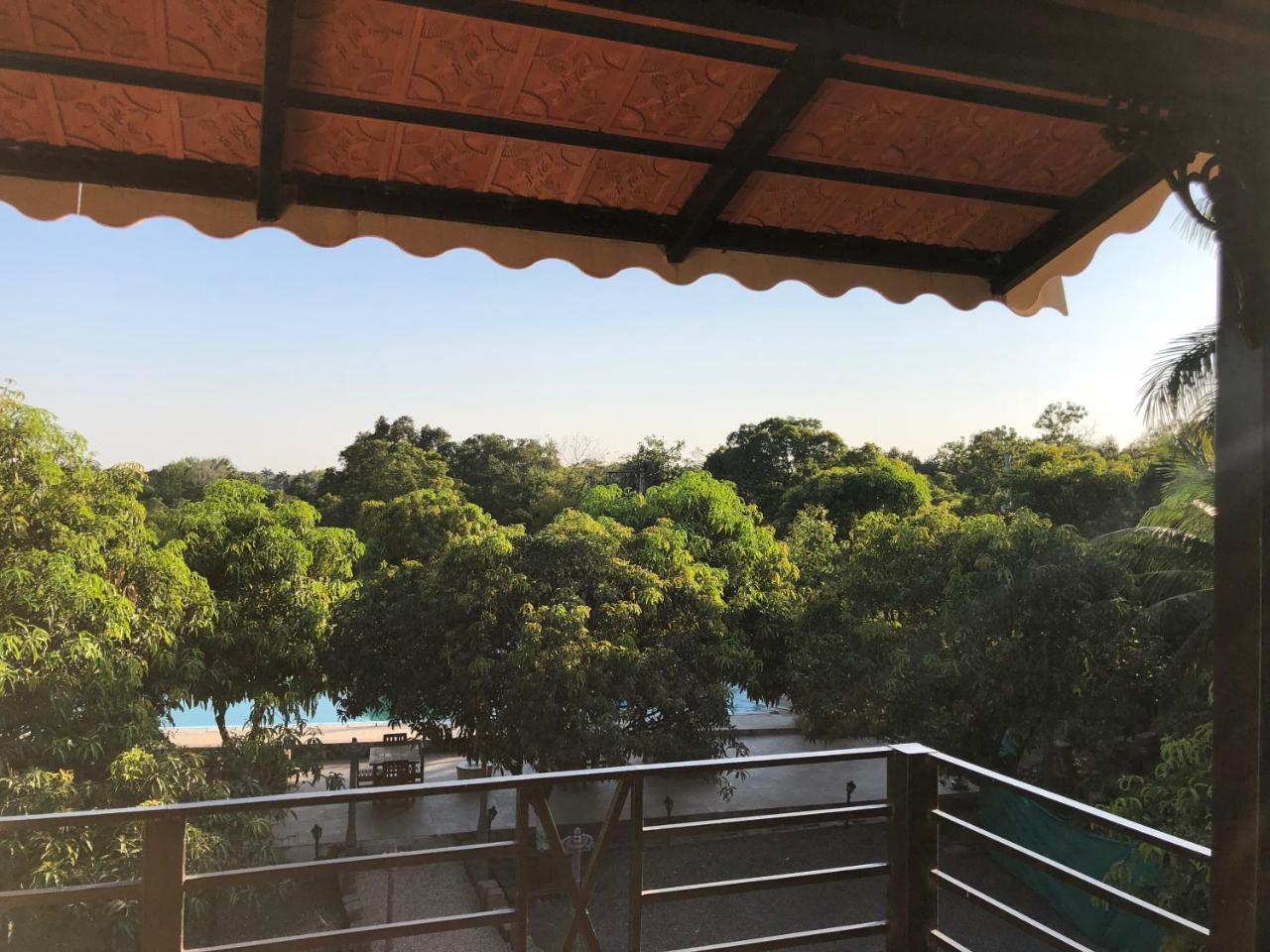 Gir Lions Paw Resort With Swimming Pool Сасан Гир Екстериор снимка