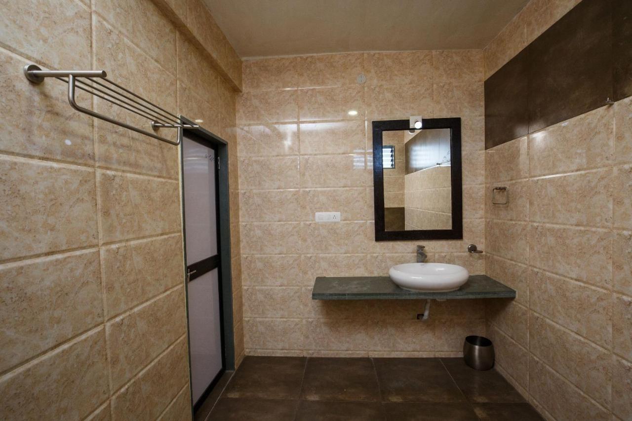 Gir Lions Paw Resort With Swimming Pool Сасан Гир Екстериор снимка