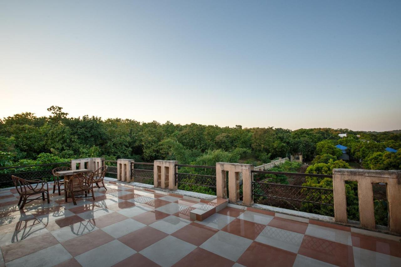 Gir Lions Paw Resort With Swimming Pool Сасан Гир Екстериор снимка